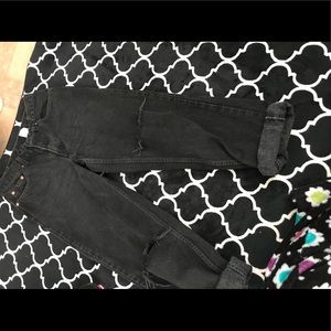 MOM JEANS WITH SLITS